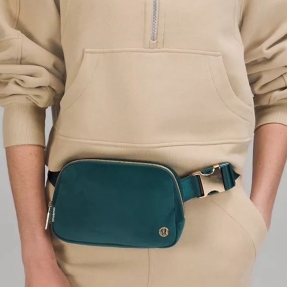 Lululemon Everywhere Belt Bag 1L Velour Jasper Geeen / Gold - Picture 3 of 7